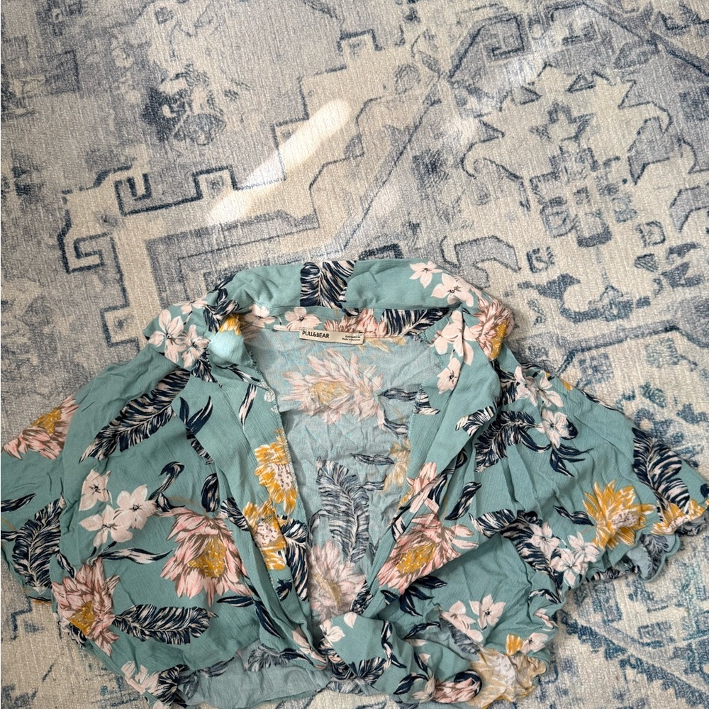 Pull&Bear Seafoam Floral Tie-Front Crop Top
